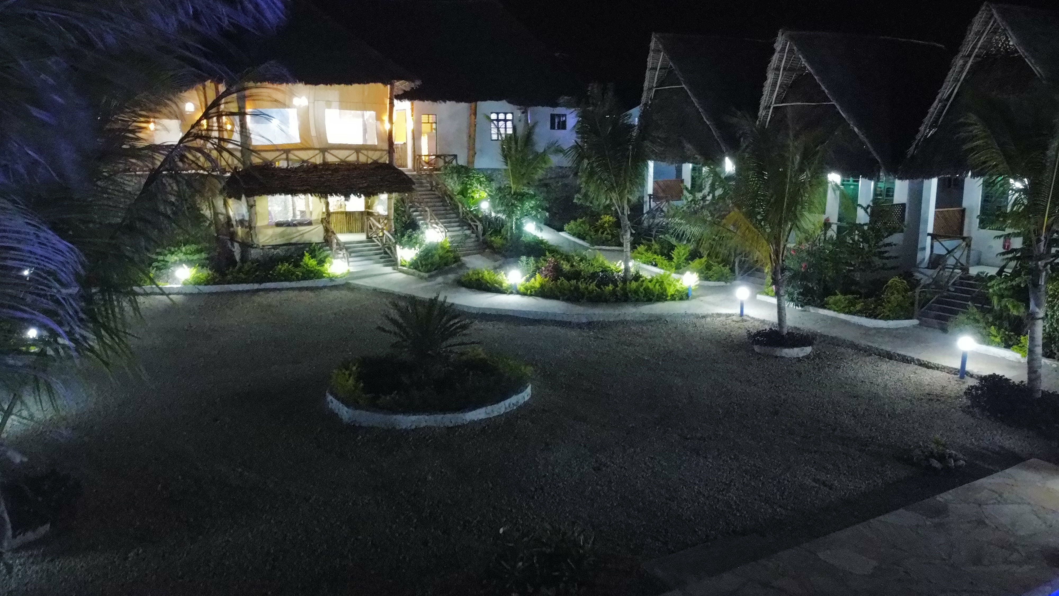 Tropical Surroundings - Jabali Bungalows Lodge in Paje, Zanzibar